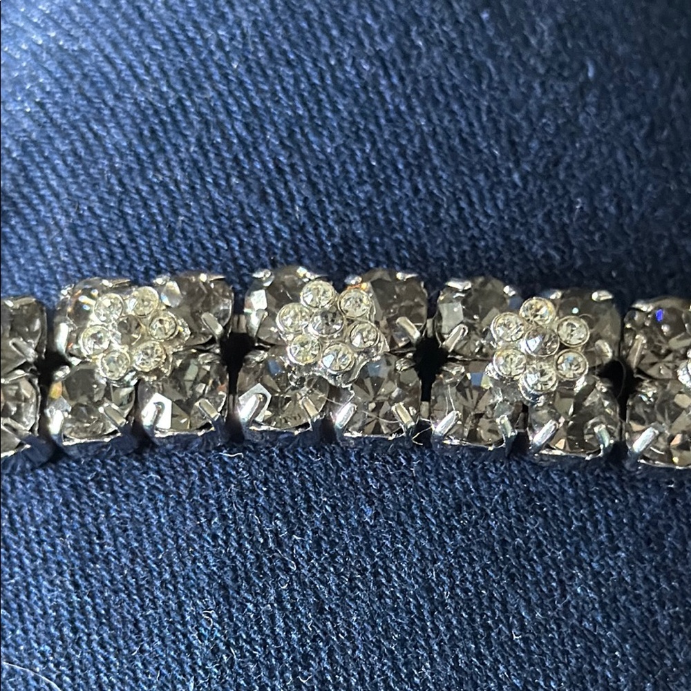 Vintage Weiss Silver Flower Bracelet - Picture 4 of 9